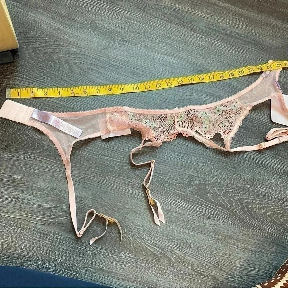 Savage X Fenty NWT Lace Garter Belt Lingerie Pink Medium - Picture 6 of 7